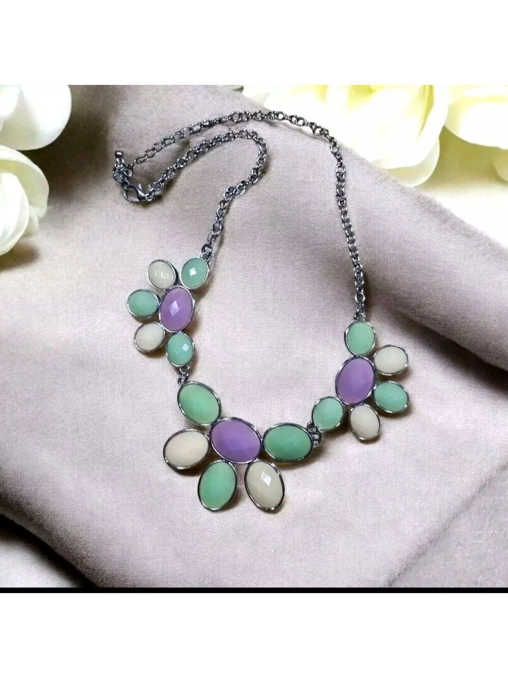 CHARMING CHARLIE SILVER TONE STATEMENT BIB NECKLACE 21"